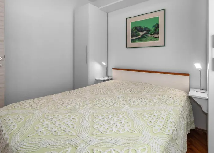 Apartamento 2 Bedroom Awesome In *