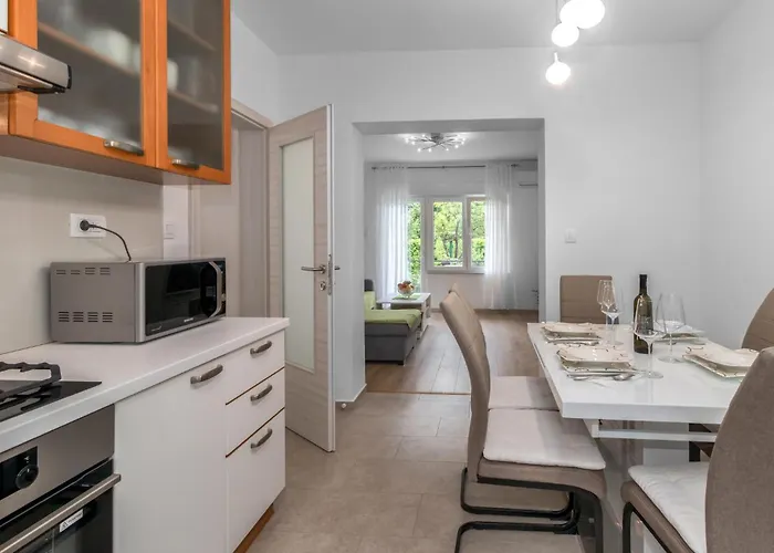 2 Bedroom Awesome In Apartamento