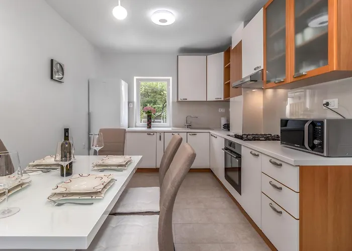 2 Bedroom Awesome In Apartamento Tribalj (Primorsko-Goranska)