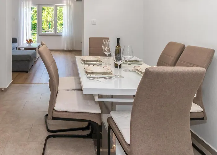 2 Bedroom Awesome In Apartamento Tribalj (Primorsko-Goranska)