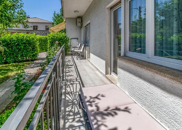2 Bedroom Awesome In