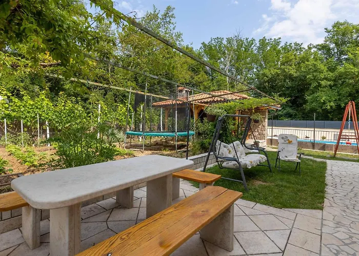 2 Bedroom Awesome In Tribalj (Primorsko-Goranska)