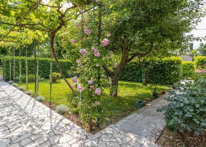 2 Bedroom Awesome In Apartamento