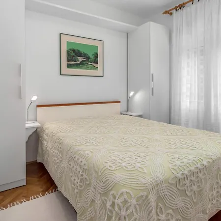 2 Bedroom Awesome In Lägenhet Tribalj (Primorsko-Goranska)