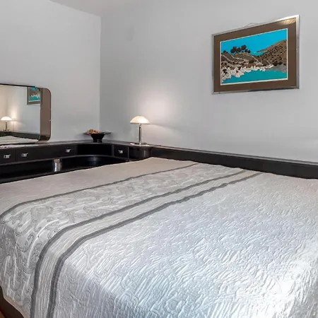 2 Bedroom Awesome In