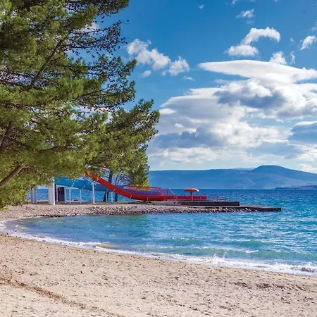 2 Bedroom Awesome In Tribalj (Primorsko-Goranska)