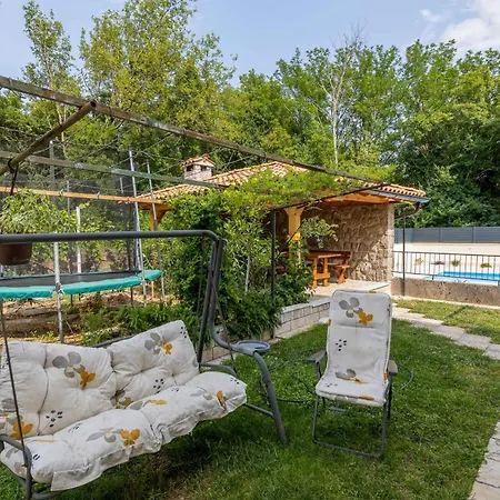 2 Bedroom Awesome In Lägenhet Tribalj (Primorsko-Goranska)