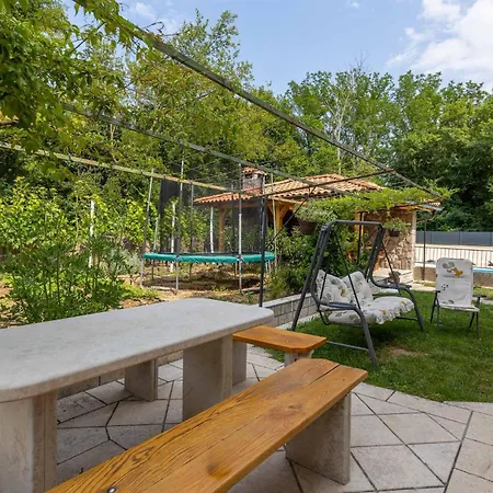 2 Bedroom Awesome In Tribalj (Primorsko-Goranska)