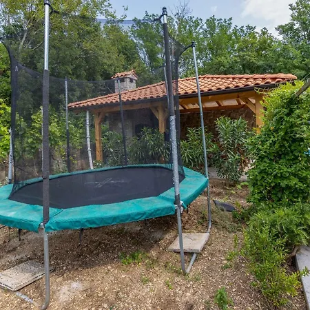 2 Bedroom Awesome In Lägenhet Tribalj (Primorsko-Goranska)