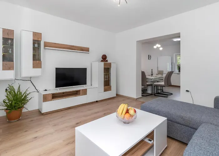2 Bedroom Awesome In شقة