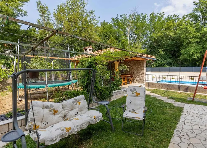 2 Bedroom Awesome In شقة Tribalj (Primorsko-Goranska)